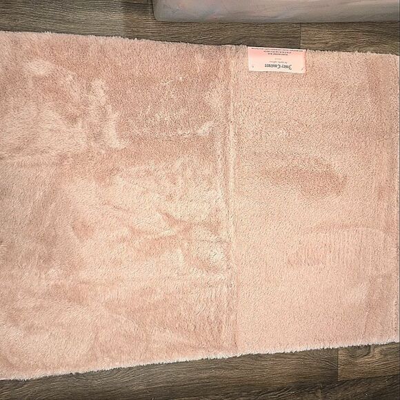 Juicy Couture Home Glitter Infused Plush Accent Rug - Picture 5 of 10